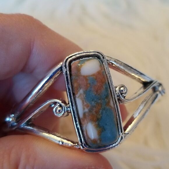 Bangle Bracelet silvertone with Turquoise stone - Picture 7 of 10